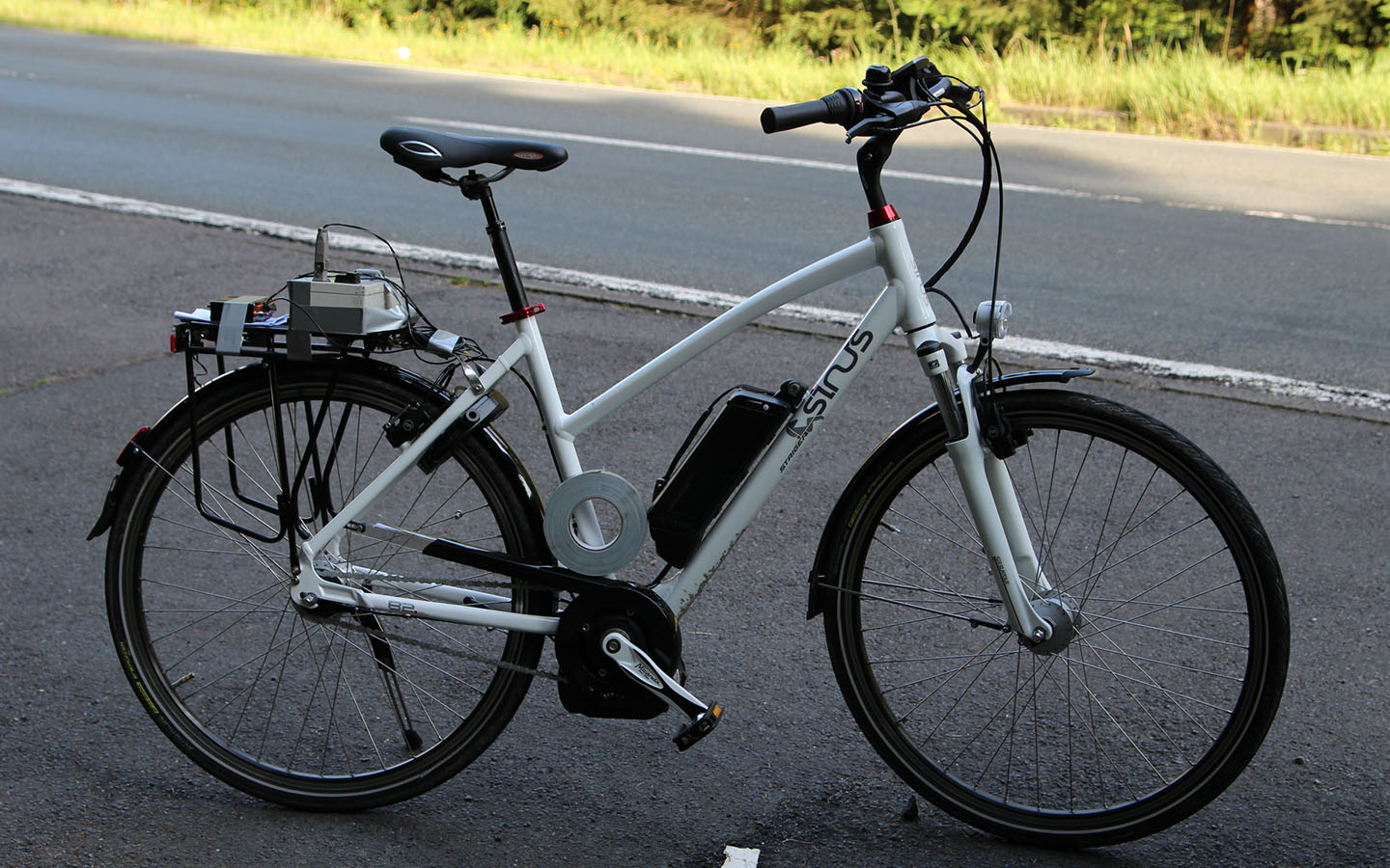 Fahrversuche mit einem E-Bike zur Untersuchung der Schwingungseigenschaften bei höheren Geschwindigkeiten.